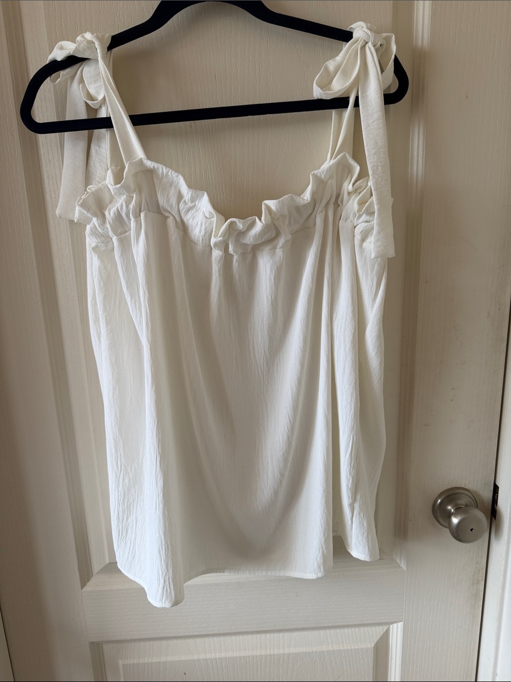 entro White Tie-Shoulder Ruffle blouse